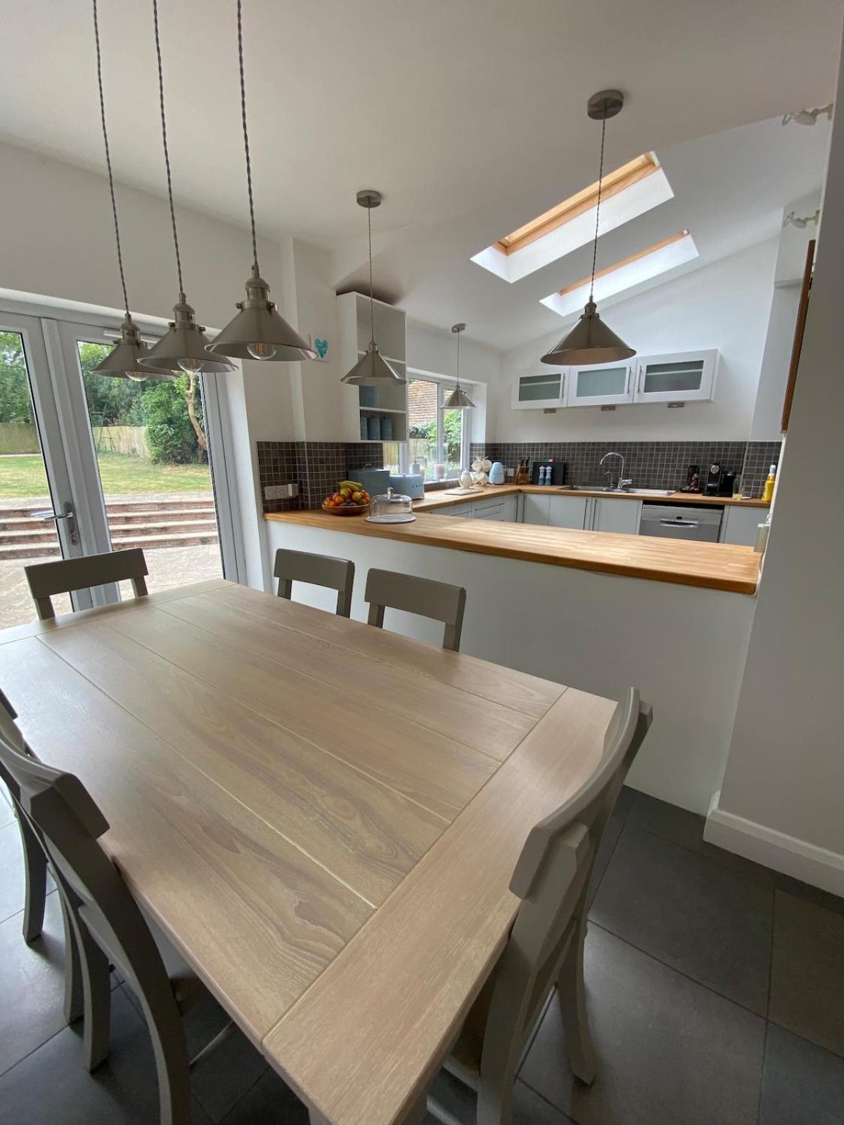 Apartment 4 Bedroom Detached House Sleeps 7 *