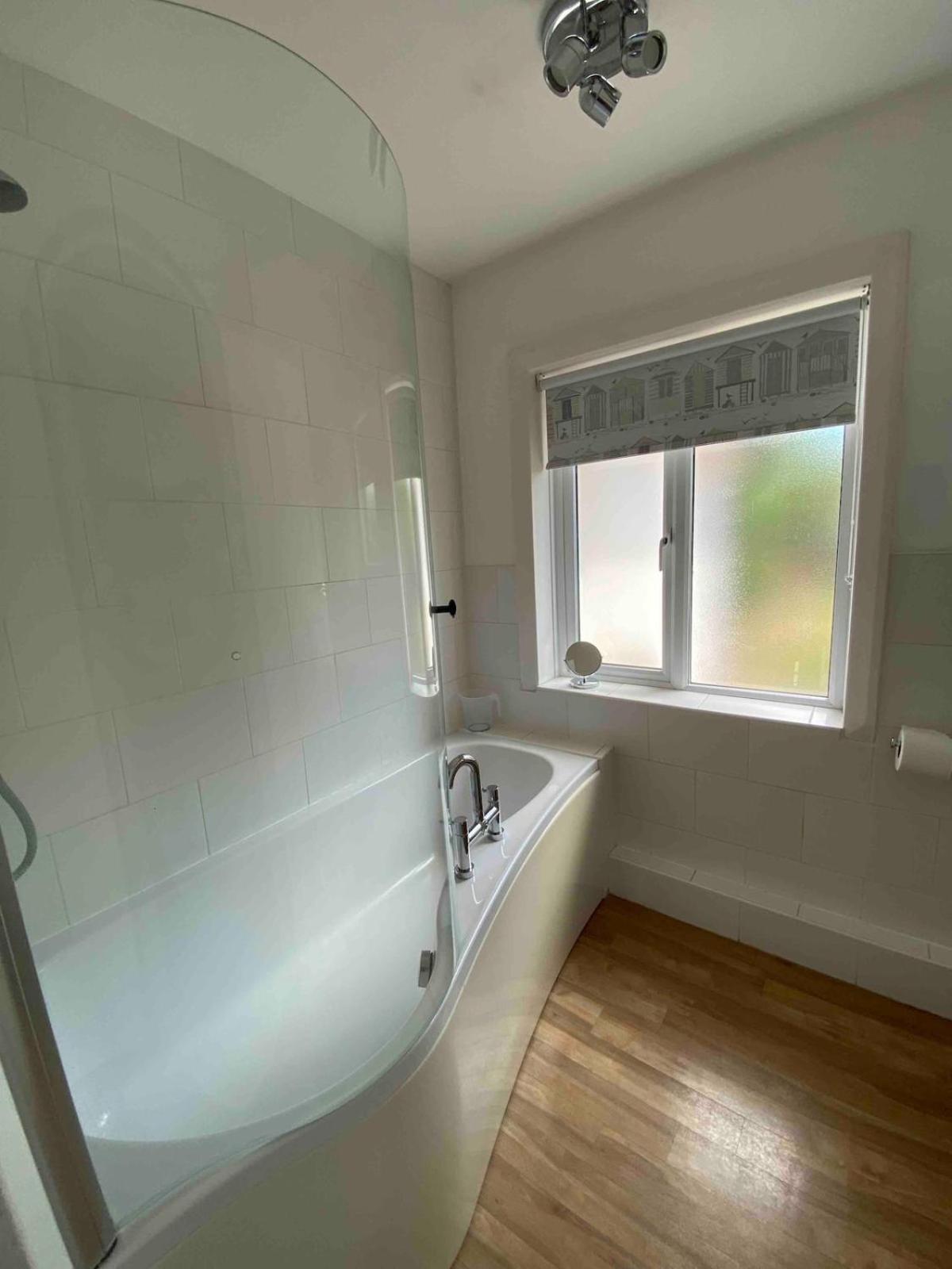 4 Bedroom Detached House Sleeps 7 Ipswich