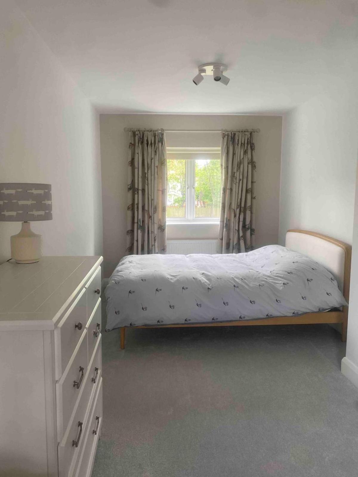 4 Bedroom Detached House Sleeps 7 Apartment *