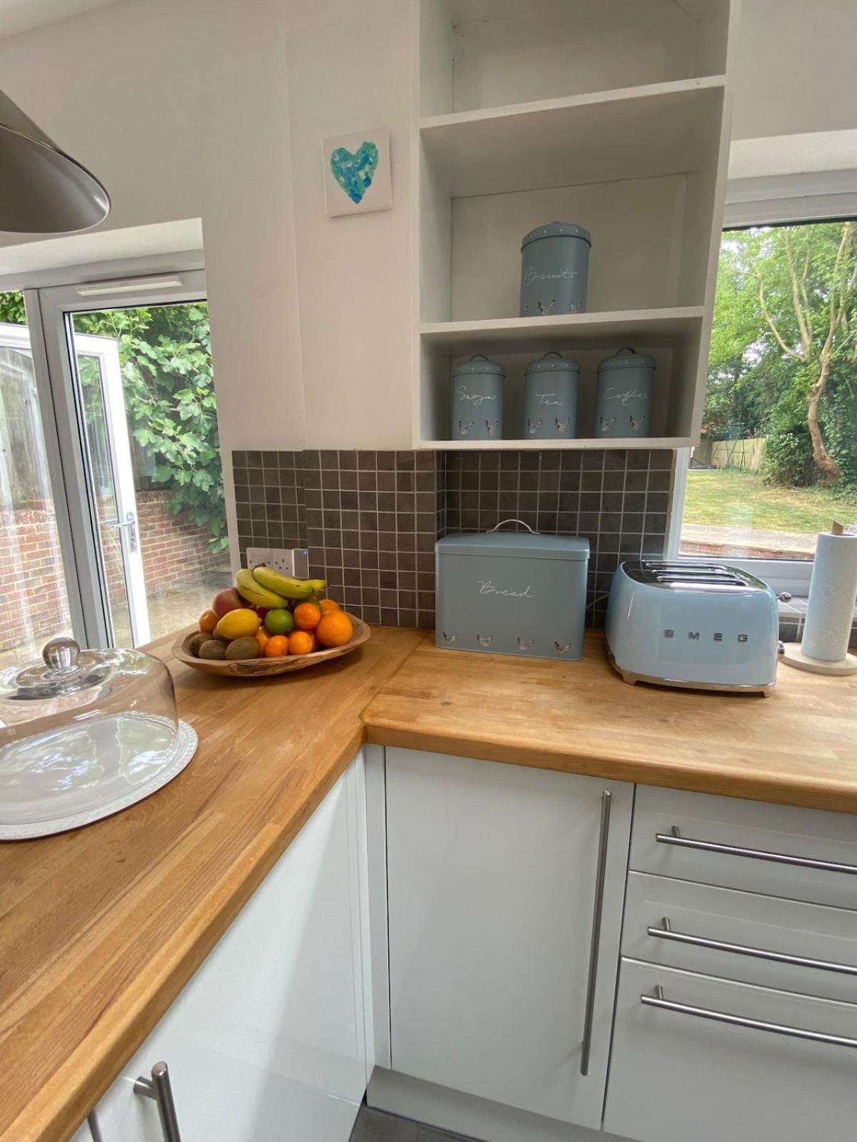 4 Bedroom Detached House Sleeps 7 * Ipswich